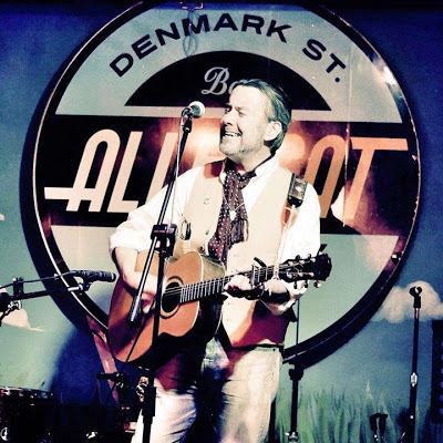 Rock’n’Roll London Pub Walk – LIVE Music from Guide Adam