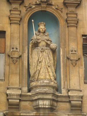 Queen Elizabeth I Statue