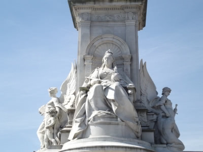 10 (lesser known) statues of English monarchs in London…2. King