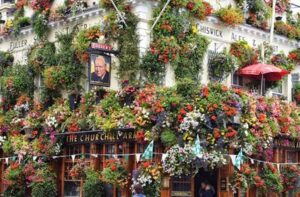 Churchill Arms Kensintong restaurant